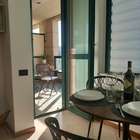 Bilocale Con Terrazzo E Box Auto Su Richiesta Apartment Como Exterior foto