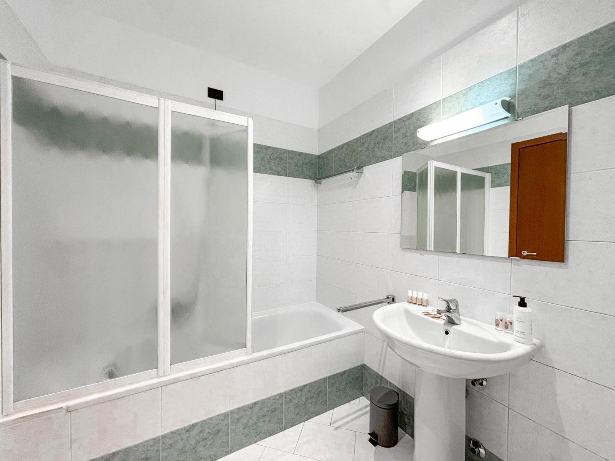 Bilocale Con Terrazzo E Box Auto Su Richiesta Apartment Como Exterior foto