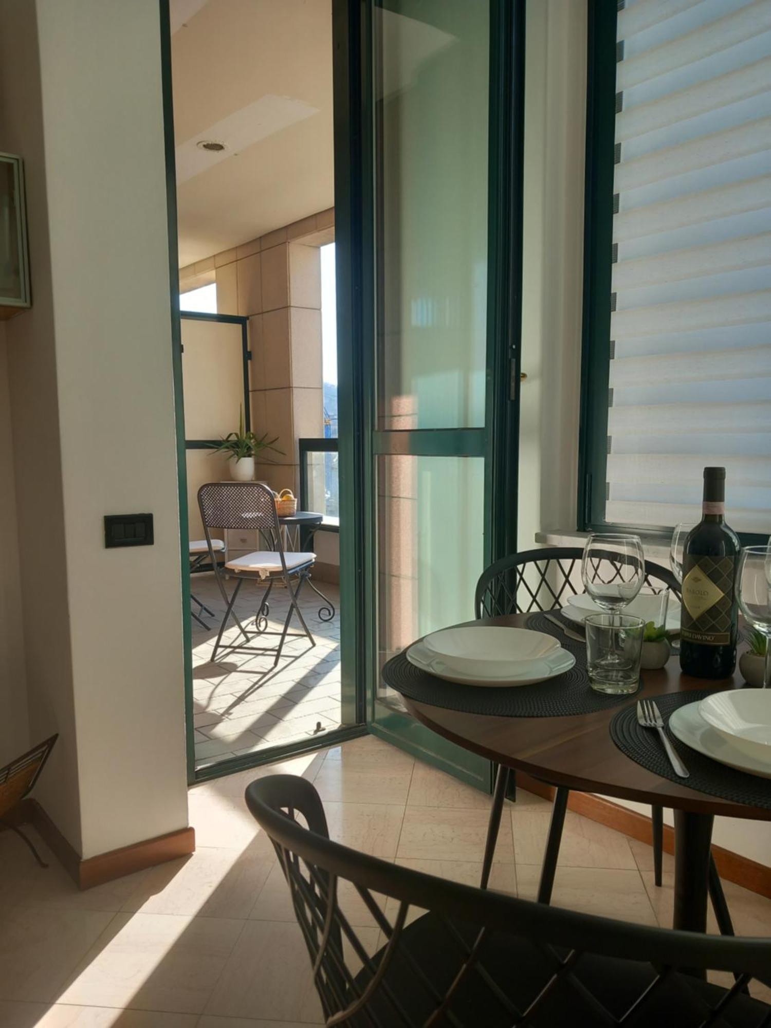 Bilocale Con Terrazzo E Box Auto Su Richiesta Apartment Como Exterior foto
